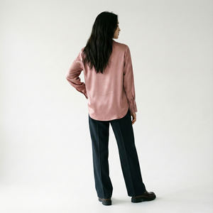 Chemise décontractée à coupe droite avec col chemise, manches longues, boutonnage simple, en tissu satiné - Product Image 2