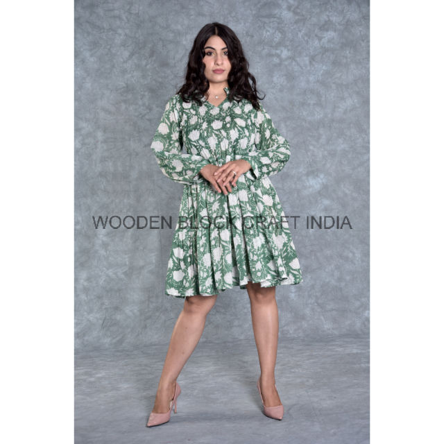 สีเทาเข้ม