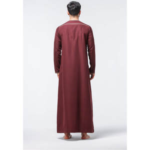 Jubba pour hommes avec forme et design personnalisés Prix d'usine Thobe Jubba pour hommes en tissu doux pour toutes les saisons - Product Image 2