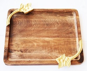 Plateau de service rectangulaire en manguier et métal de taille personnalisable avec poignée en laiton pour la décoration intérieure - Product Image 4