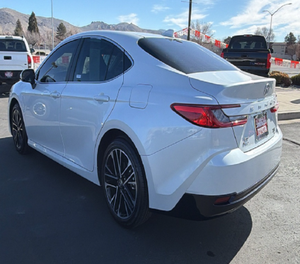 Camry XLE Sedán 2025 USADO con Bajo Kilometraje, Construcción de Plástico y Acero de Grado Industrial, Personalizable ODM, LISTO PARA ENVIAR - Product Image 3