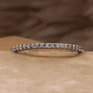 Coussin et coupe ronde halo caché avec accent ensemble de mariée bague de fiançailles pour les femmes - Product Image 3