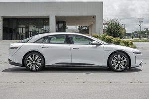 AirDream Edition Performancez 2022, 1111 hp, Motor Dual, Tracción en las Cuatro Ruedas, 471 Millas de Autonomía - Product Image 2
