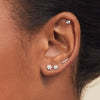 Pendientes de botón finos de Piercing Studio con diseño de punzón de respaldo plano - Product Image 2
