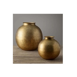 Wholesale Top Selling Aluminum <b>Vase</b> Home Wedding Decorative Aluminum Casted Flower <b>Vases</b> Antique Designs Nickel Finishing <b>Vase</b> - Product Image 5