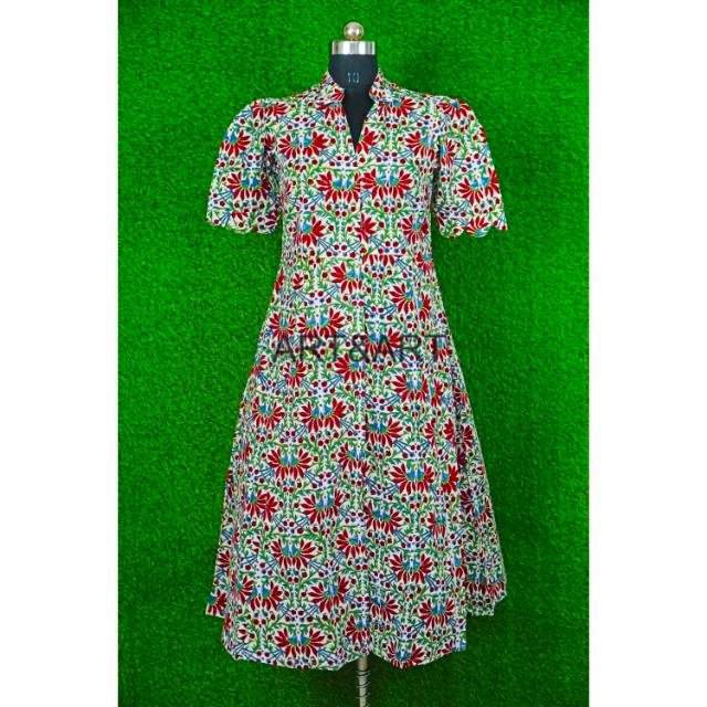 มีสีเขียวขุ่น