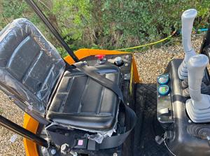 ENVÍO GRATUITO Miniexcavadora JPC H12 de 12 HP con cabina abierta, hoja dozer frontal, brazo oscilante, certificación EPA y CE, pulgar hidráulico auxiliar - Product Image 6