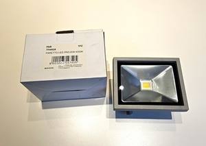 Reflector Duradero y Ligero de Fabricación Italiana para Jardines, Espacios Comerciales, Entornos Exteriores Húmedos, Resistente a la Intemperie, Regulable, LED de 20W - Product Image 3