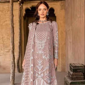 Nouveau costume de travail en organza lourd de créateur pakistanais avec broderie avec Stanton Pent et filet papillon Dupatta pour femme - Product Image 1