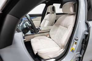 รถยนต์ปี 2023 ผ่านการรับรองความสะอาด รถใช้แล้วสภาพดี ระบบขับเคลื่อนสี่ล้อ เครื่องยนต์ดีเซลเทอร์โบ ความจุ 8 ลิตร เกียร์อัตโนมัติ เบาะหนัง ล้อแม็กซ์ R19 พวงมาลัยซ้าย - Product Image 5