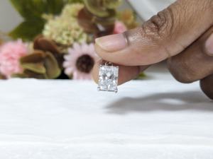 Pendentif de mariage classique en moissanite taille radiant de 2,50 carats (sans chaîne), bijoux en or blanc/jaune massif 10 carats pour femmes - Product Image 5