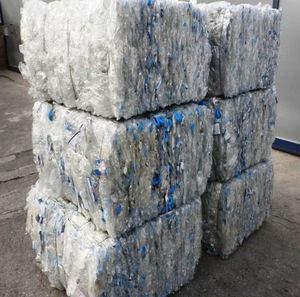 Precio de Fábrica, Residuos de Plástico PET, Escamas de Botellas Lavadas en Frío y Caliente para Material de Espuma de Poliuretano de Calidad para Mascotas - Product Image 3