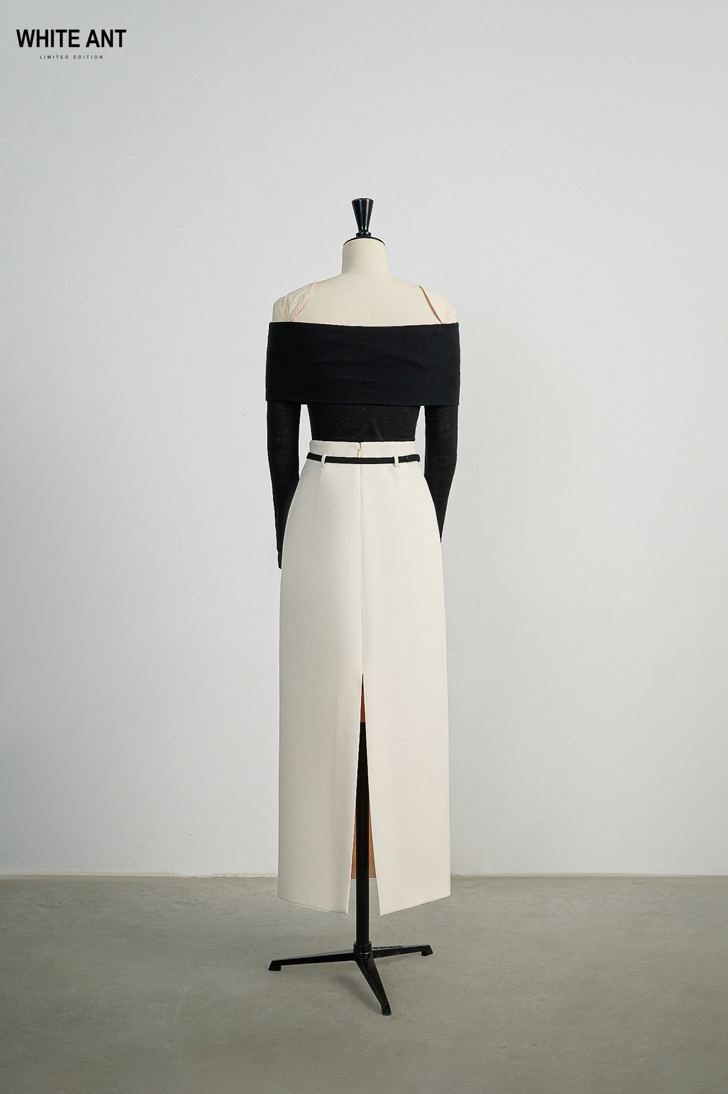 Elegant Women's Set - a-Line White Skirts with Black Belt Elegant Women's Set - a-Line White Skirts with Black Belt