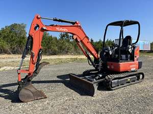 Miniexcavadora Kubota KX033-4 2025 en Venta |   Miniexcavadora Kubota KX033-4 de 3.4 Toneladas con Pulgar Hidráulico y Cuchilla de 4 Vías - Product Image 3