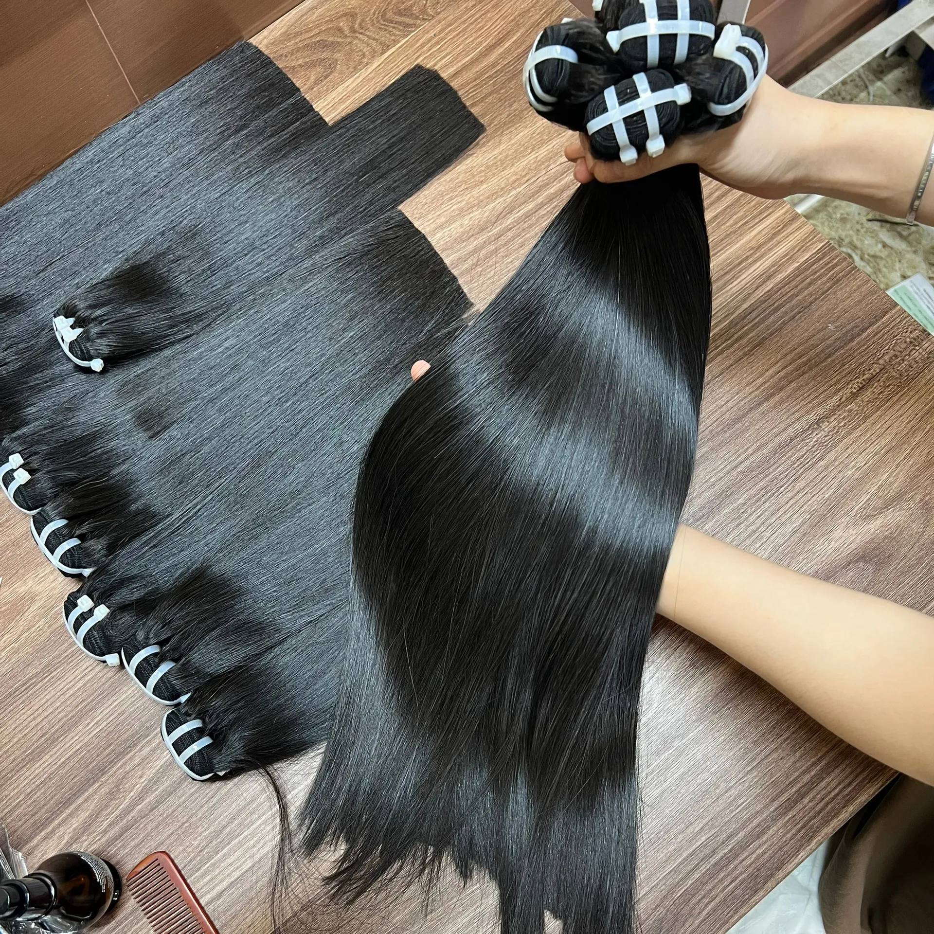 Top Sale Rauwe Vietnamese Haar Natuurlijke Zijdeachtige Steil Hair Extensions Geen Wirwar Geen Afstoten 100% Maagdelijk Haar