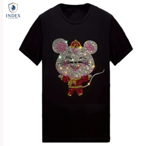 INDEX APPAREL เสื้อยืดลายการ์ตูนหนูประดับเพชรสำหรับผู้ชายสีดำแขนสั้นคอกลมเสื้อเจอร์ซีย์ลำลองทรงพอดีตัว - Product Image 1