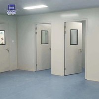 Porte affleurante GMP pour salle blanche avec âme en PU pour laboratoire biotech et site pharmaceutique