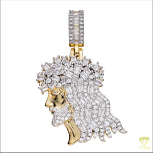 Bijoux religieux bicolores glacés avec diamants baguette et moissanite ronds pour un look audacieux - Product Image 2