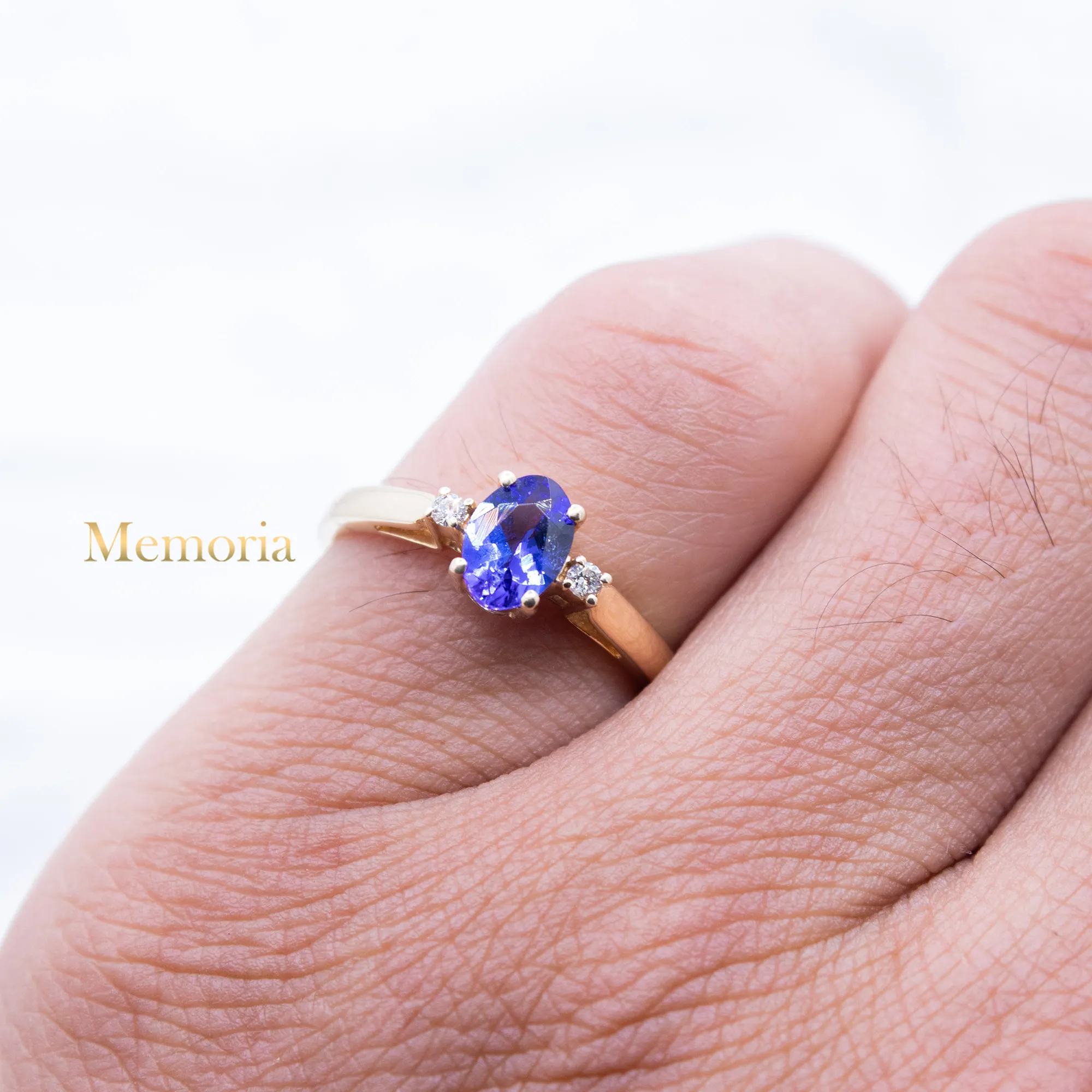 Solitaire Tanzaniet Met Diamant Accent Ring Handgemaakte Natuursteen Ring 14K Geel Goud Ring Voor Vrouwen