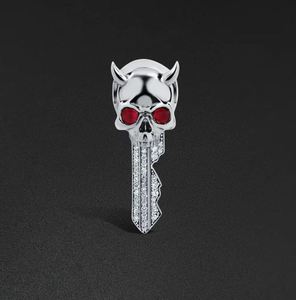 Collar con Colgante de Llave del Infierno, Colgante Redondo de Moissanita con Acabado Chapado en Oro Blanco de 14K, Estilo Hip Hop - Product Image 5