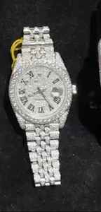 Montre en acier inoxydable entièrement sertie de moissanite, montre luxueuse, cadran à chiffres romains, hip hop, bracelet personnalisé, fabrication artisanale - Product Image 2