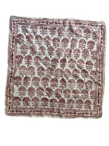 Pañuelo Cuadrado Hecho a Mano - 100% Algodón, Diseño Pintado a Mano, Pañuelo Multifuncional y Accesorio para el Cabello, Hecho en Rajasthan - Product Image 2