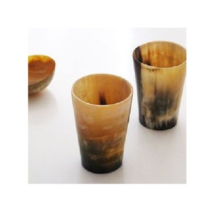 Auténtica taza de cuerno y vaso hecho a mano rústico natural pulido medieval drinkware set perfecto para fiestas festivales bar y decoración - Product Image 4