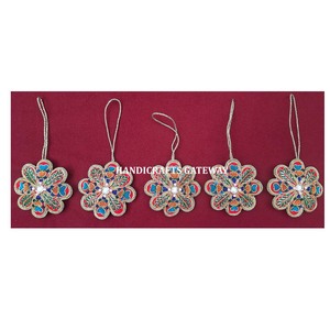 Brautifull hecho a mano Zari bordado adornos colgantes de Navidad forma de flor multicolor mejor calidad exportadores y fabricante - Product Image 1