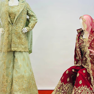 Colección nupcial exclusiva Traje de cuna elegante de estilo pakistaní con Heavy Jarkan Stonework Bridal Blazer Net Dupatta Lehenga - Product Image 1