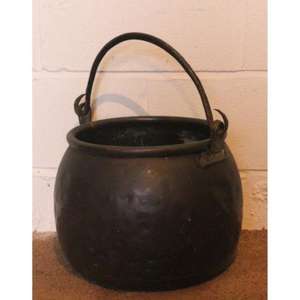 Cubo de carbón de hierro de diseño antiguo para chimeneas y estufas tradicionales que mejoran la funcionalidad y el encanto de su hogar - Product Image 4