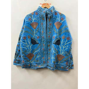 Veste en velours Suzani bleu Gulbadan brodée à la main pour l'automne - Product Image 4