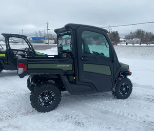 TRACTOR AGRÍCOLA JOHN DEERE GATOR XUV 855M 2023 LIGERAMENTE USADO con MOTOR, BOMBA y MONITOREO REMOTO - ECONÓMICO - Product Image 3