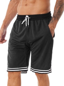 Shorts de basketball personnalisés pour hommes – Qualité supérieure, style streetwear américain, 100 % coton, écologiques, en toile unie, taille haute - Product Image 2