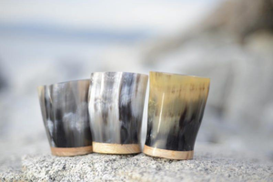 Vaso de vidrio de cerveza de cuerno corto con logotipo personalizado, vaso de cuerno indio hecho a mano Vikingo, vaso de cuerno para beber, artesanías de lujo - Product Image 3