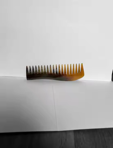 Peigne et lisseur à barbe antistatique faits à la main avec un design en corne de vache véritable pour une utilisation en salon par Crescent Crafts - Product Image 3