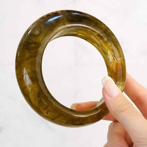 กำไลและสร้อยข้อมือเรซิ่นสำหรับผู้หญิง คอลเลคชั่นใหม่ เครื่องประดับสไตล์นางฟ้าสำหรับงานปาร์ตี้และงานแต่งงาน คุณภาพสูง - Product Image 2