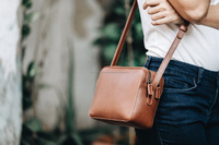 Tas Selempang Wanita Kulit Asli Custom, Model Terbaru, Ringan, Mudah Dibawa, Tali Dapat Disesuaikan, Cocok untuk Musim Panas
