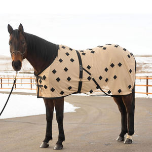 TAPIS DE CHEVAL MAGNÉTIQUES EN MAILLE DE HAUTE QUALITÉ EN TISSU DE MAILLE LÉGÈRE SOUS LES TAILLES ET COULEURS ASSORTIES - Product Image 1