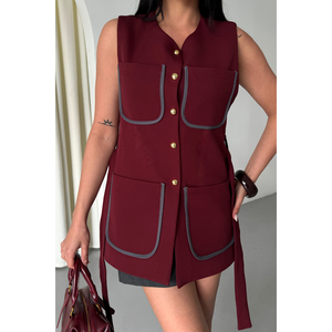 เสื้อกั๊กกระเป๋าใหญ่สำหรับผู้หญิงพร้อมดีเทลแถบขอบสีเบอร์กันดี - Product Image 4