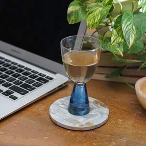 Posavasos Cuadrado de Nácar de Primera Calidad, Acabado Artesanal, Ecológico, para Interiores Contemporáneos - Product Image 3