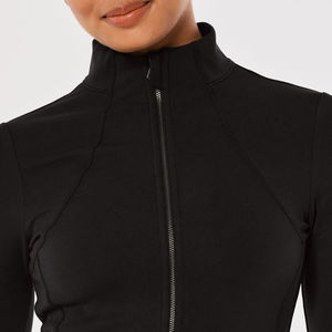 Veste de yoga pour femmes grande taille noire de haute qualité personnalisée, respirante, en spandex, avec fermeture éclair, vêtements de sport avec logo frontal pour la course à pied - Product Image 4