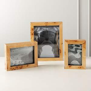 Elegante marco de fotos de madera que transforma las preciosas fotografías en detalles decorativos atemporales para interiores hermosos. - Product Image 1