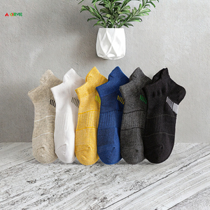 Wholesale High Quality Casual Custom Logo Sport Socks Mens Youth Cotton for <b>Badminton</b> Breathable Crew Socks Yoga Football - Product Image 3