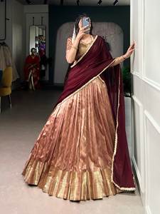 ชุดเลเฮนกา โชลี ดูปาตตา ผ้าไหมดูปิออน ปักลายด้วยด้ายซารี ทรงหลวมยาวกรอมพื้น สไตล์หวานแบบฤดูใบไม้ร่วง พร้อมขอบเอวธรรมชาติ - Product Image 2