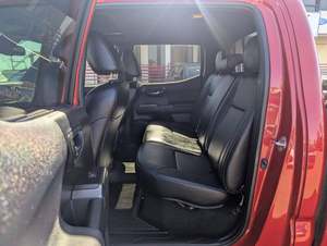 MEJOR OFERTA 2024 Camioneta Usada de Tamaño Mediano 4X4 con Paquete Todoterreno y Transmisión Automática - Product Image 4