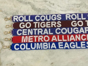 Sangle de sac à main perlée multicolore à carreaux, blanche avec broderie noire - Product Image 2