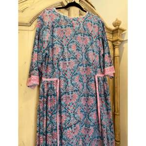 Robe Kurta BHOPALI EVENING BLUE 100% coton avec décoration brodée - Product Image 6