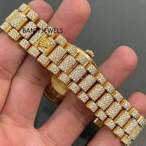 Reloj de Lujo con Incrustaciones de Moissanita Dorada, Esfera Negra, Números Romanos, Joyería Hip Hop, Brillo VVS - Product Image 2