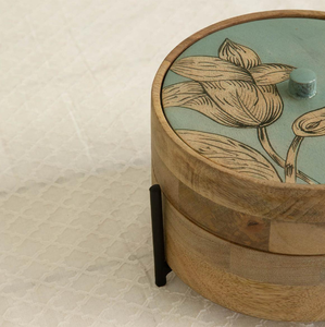 Boîte à rôtis en bois faite à la main couvercle et pince en émail vert en forme ronde de haute qualité boîte à chapati pour ustensiles de cuisine avec couvercle détachable - Product Image 3