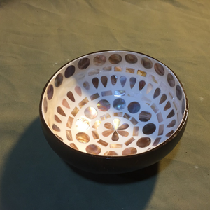 Tazón de cáscara de coco lacado hecho a mano ecológico Color personalizado patrón Floral ensaladera diseño personalizado fabricante de Vietnam - Product Image 2